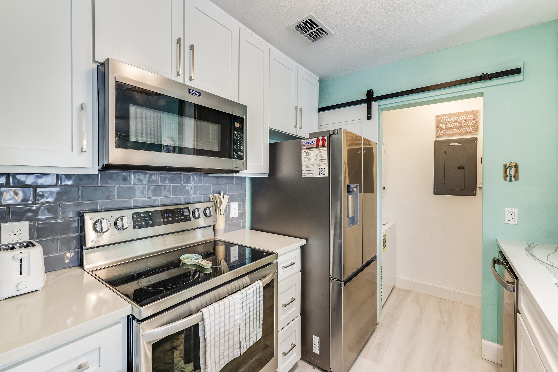 Updated kitchen and stainless appliances equal yummy vacation meals and drinks
