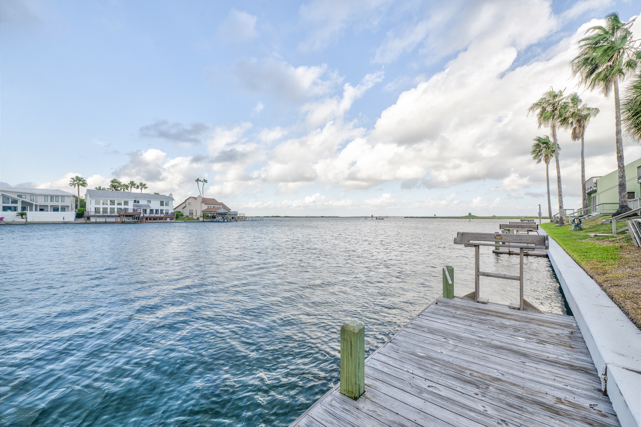Serene open waters at Puente Vista with multiple boat slips