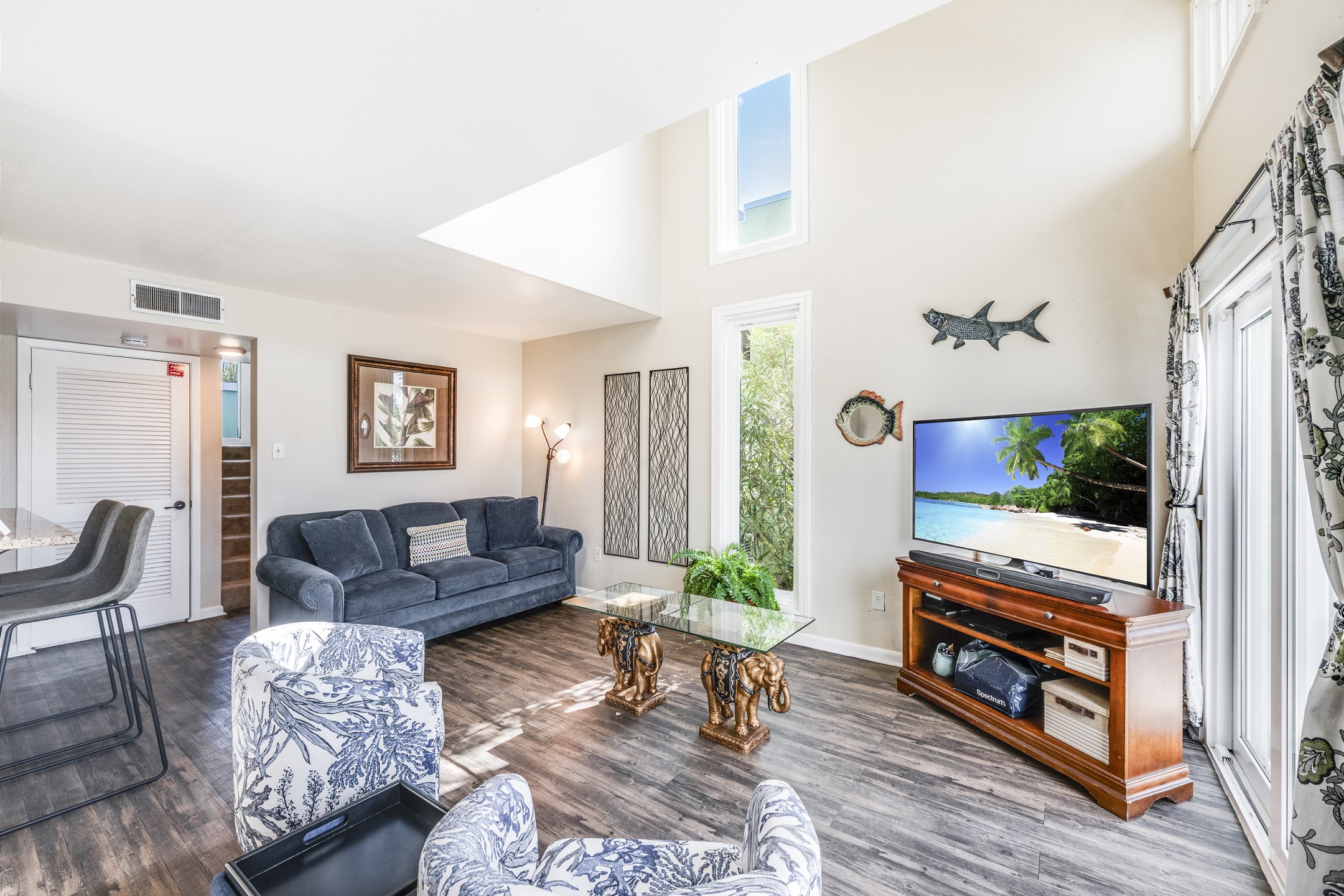 Modern vacation rental lounge with queen size sleeper sofa, a flat-screen TV and streaming services