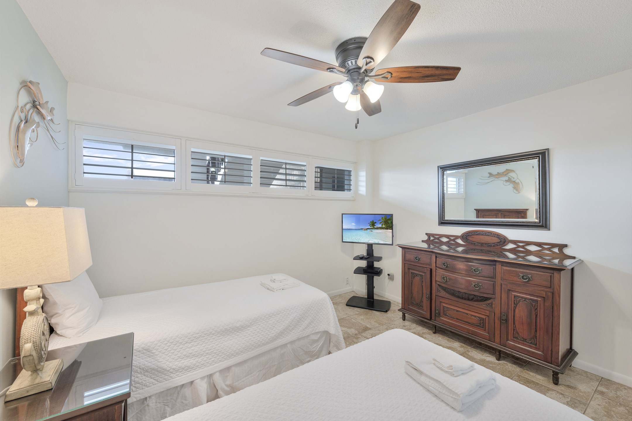 Second bedroom with two twin size beds and flat screen TV to enjoy 