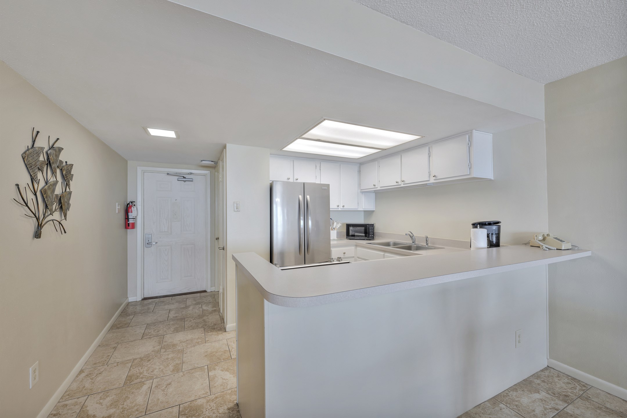 Fully equipped vacation rental kitchen with everything you need to prepare family-style meals 