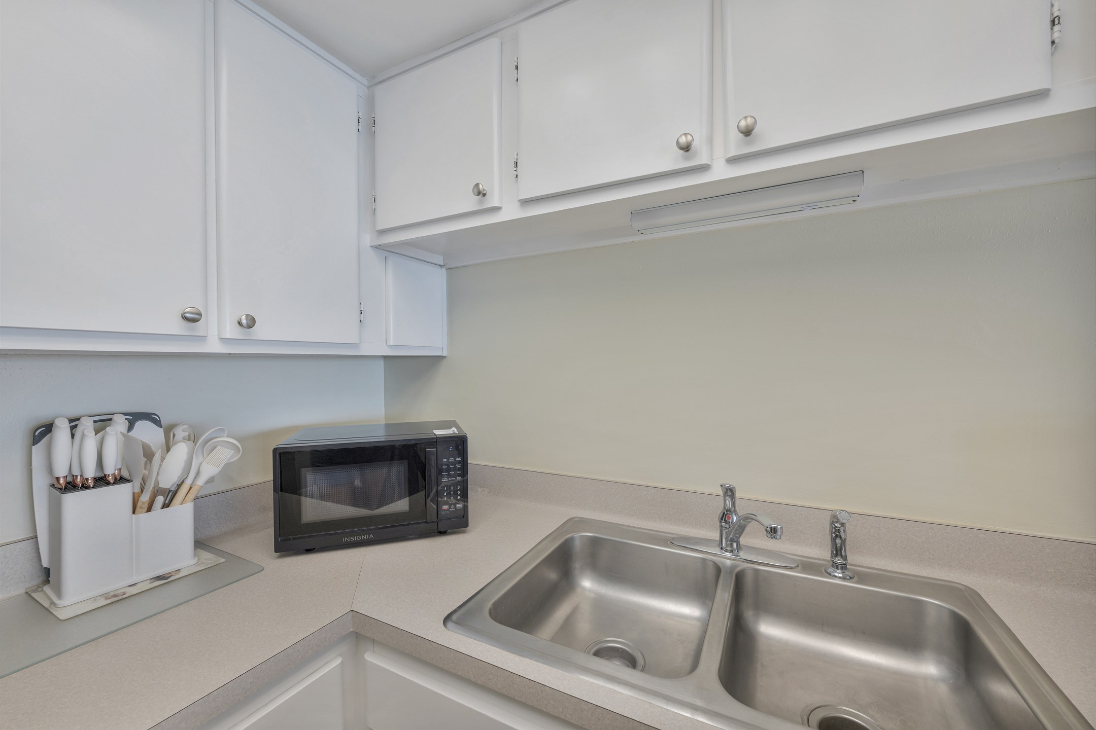 Guest-friendly kitchen designed for convenience and everyday cooking