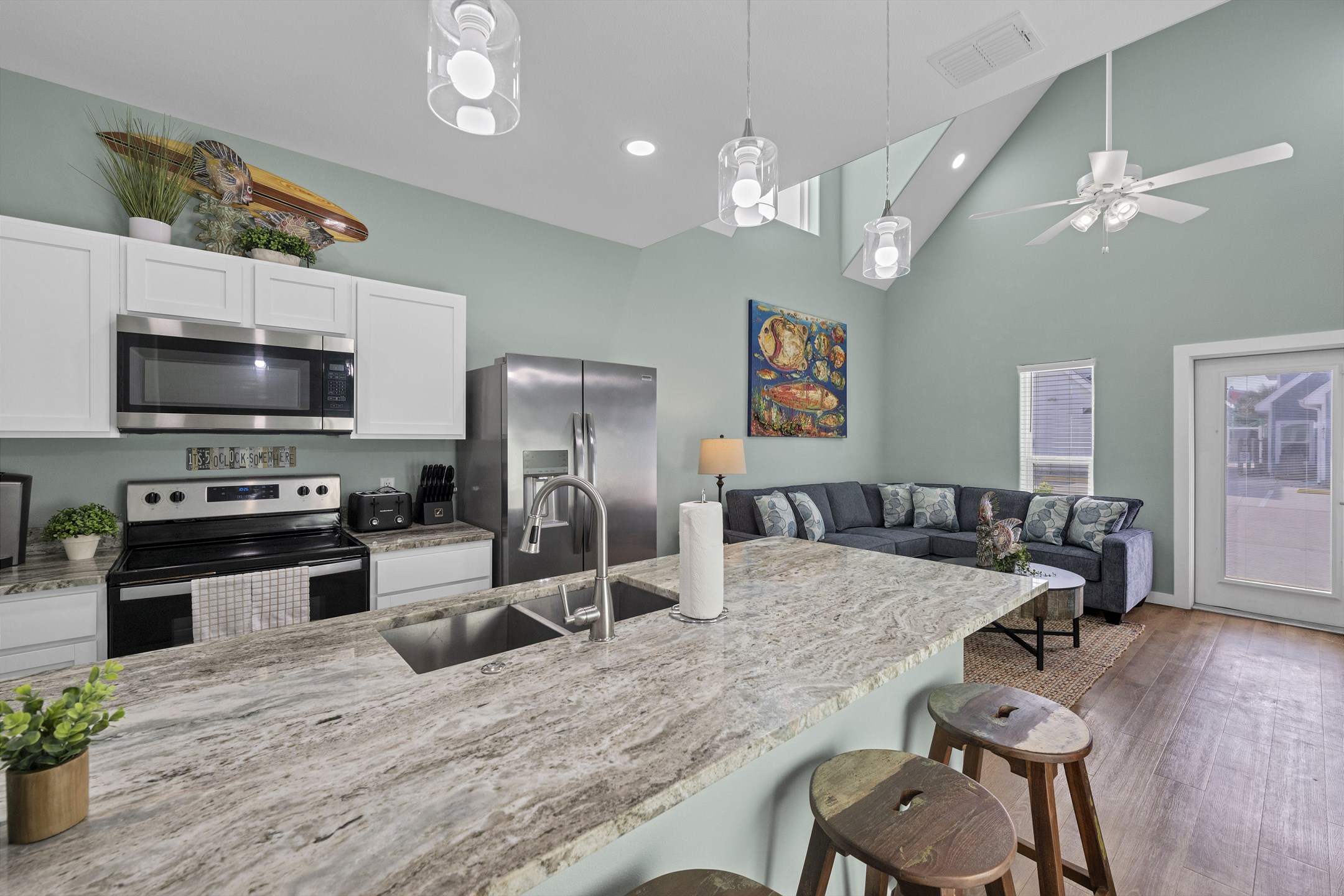 Smugglers Cove - Salt & Sunshine Escape TSPC916 2