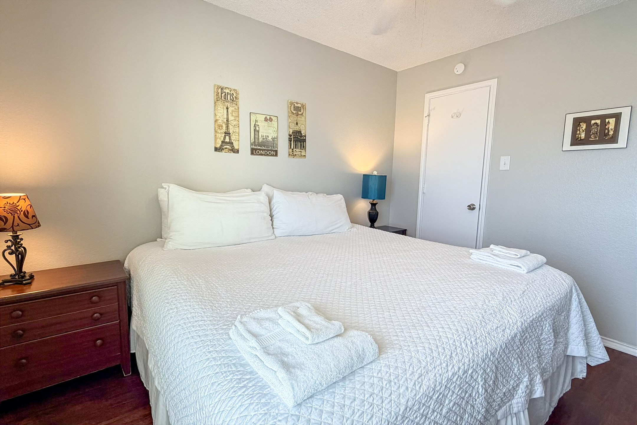 Master bedroom with king size bed, private bahroom and flat screen TV