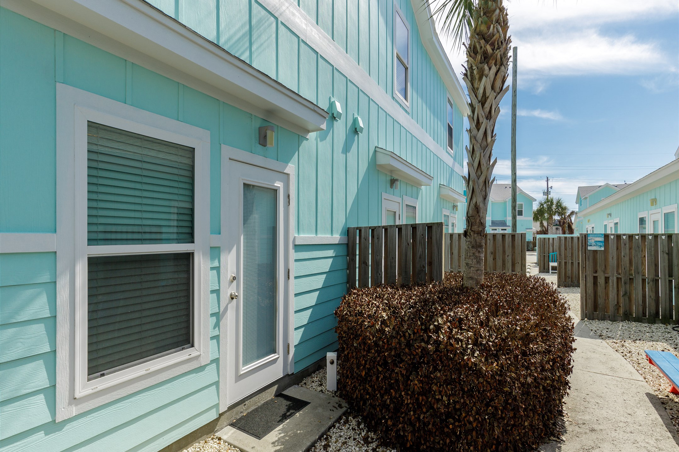 Central location at Nemo Cay, on North Padre Island - easy access to the Island attractions 