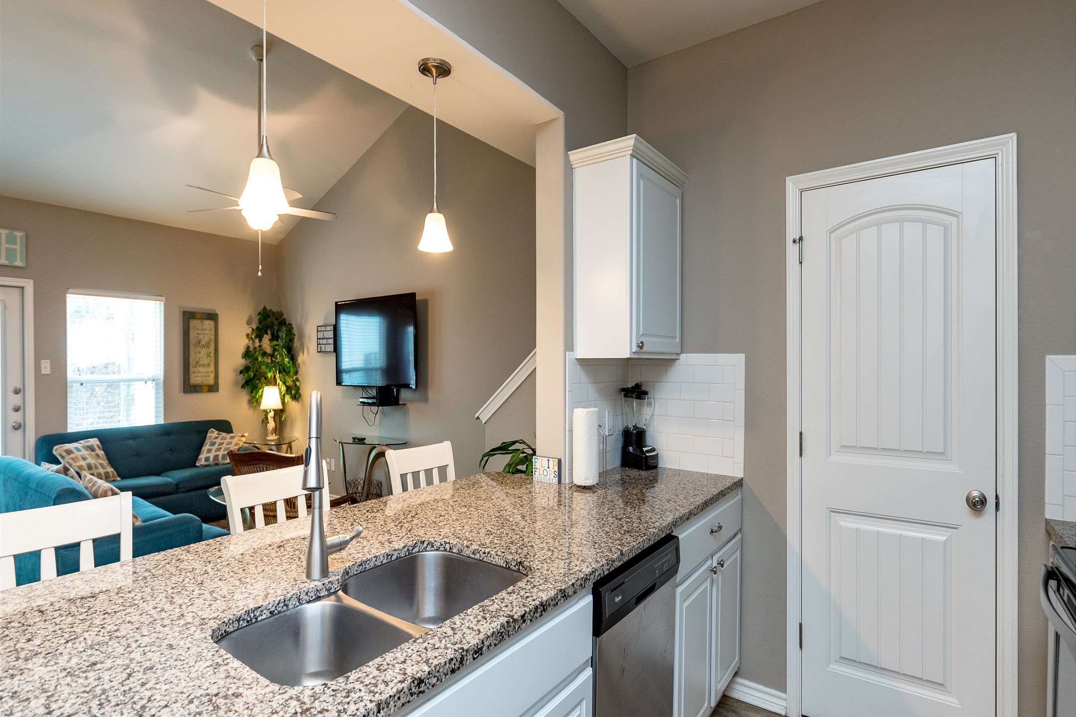 Beautiful kitchen with updated appliances 