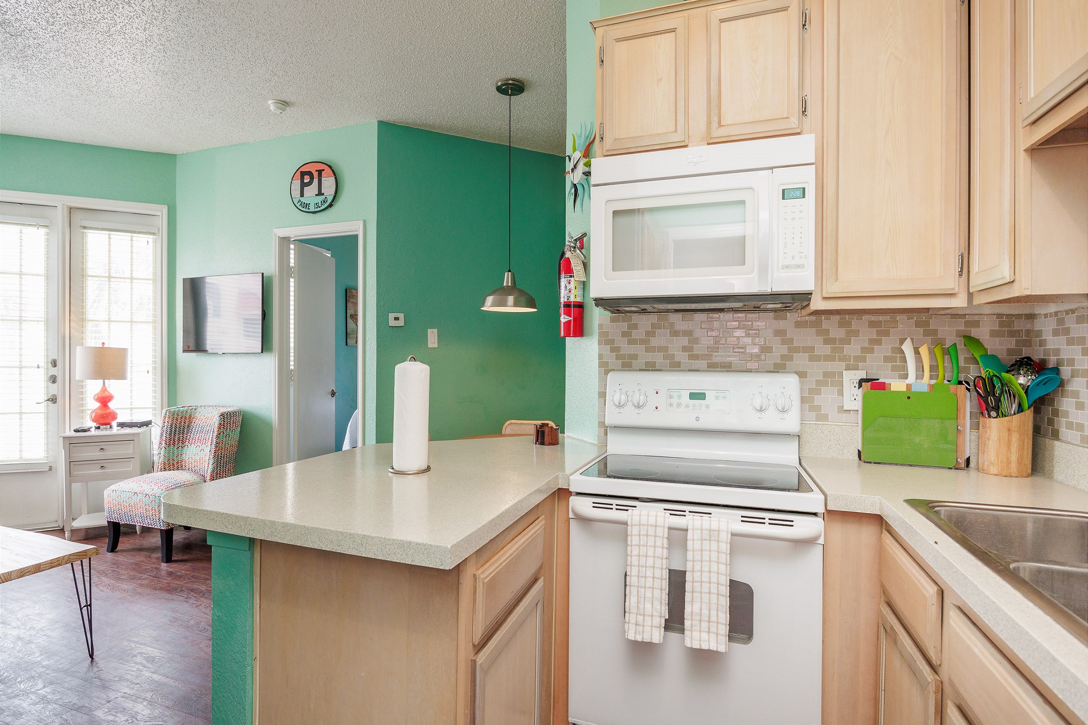 Fully equipped kitchen area 