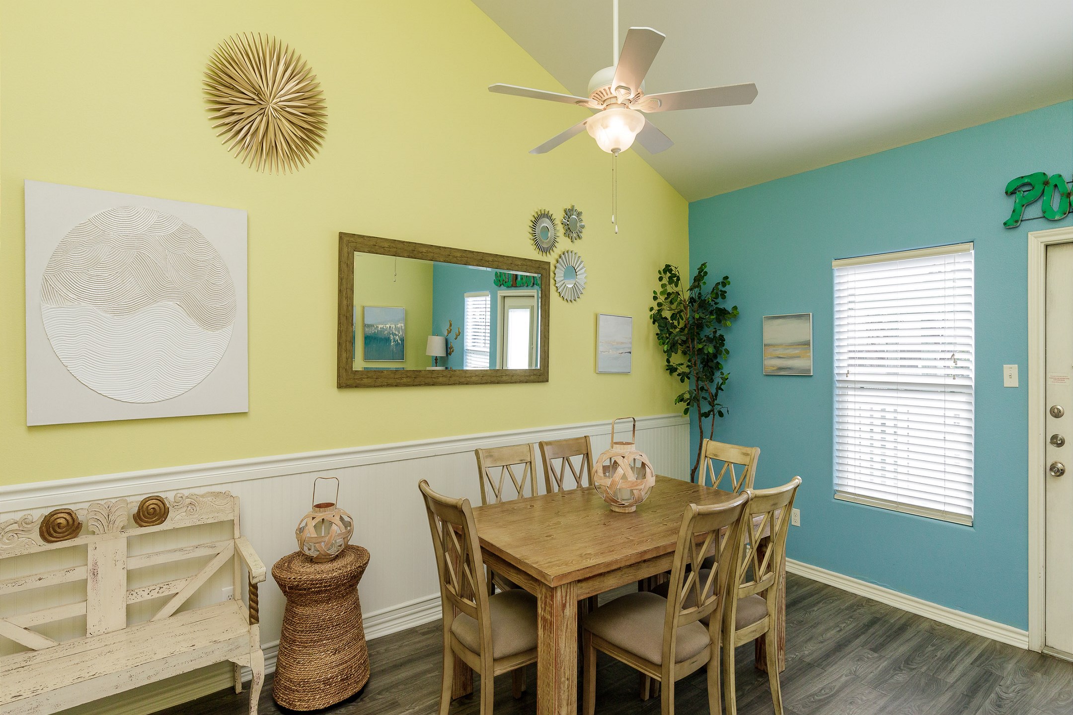 Airy and bright dining area