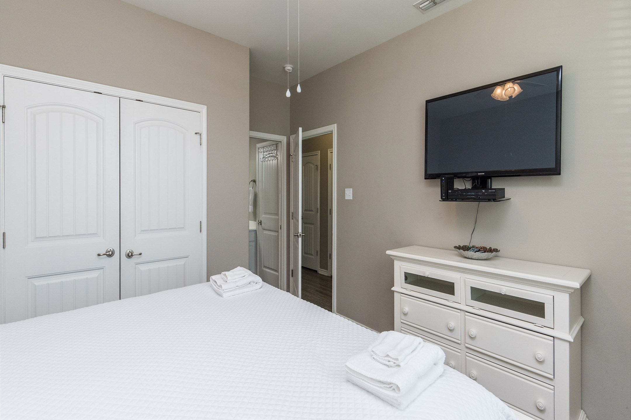 Master bedroom on the first floor with king size bed and flat screen TV 