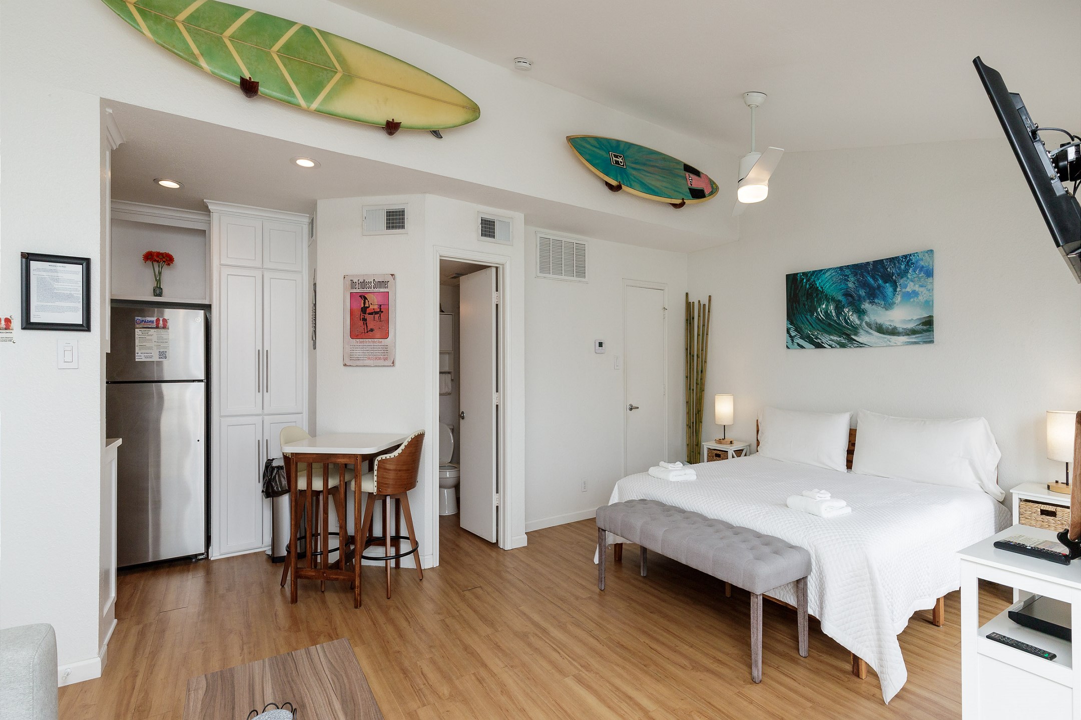 Studio with beautiful upgrades throughout 