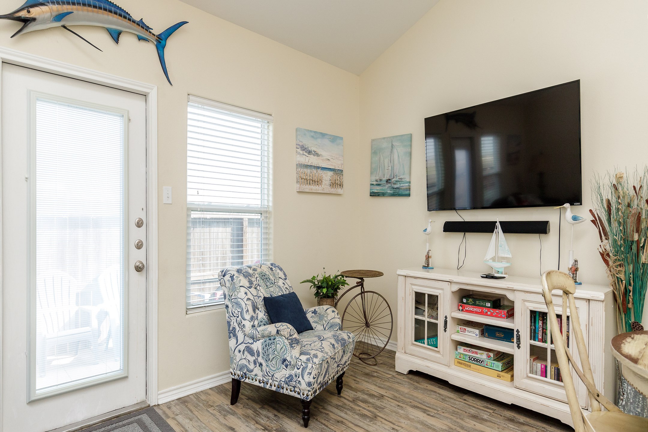 Living area with flat screen TV to enjoy while relaxing on the sofa 