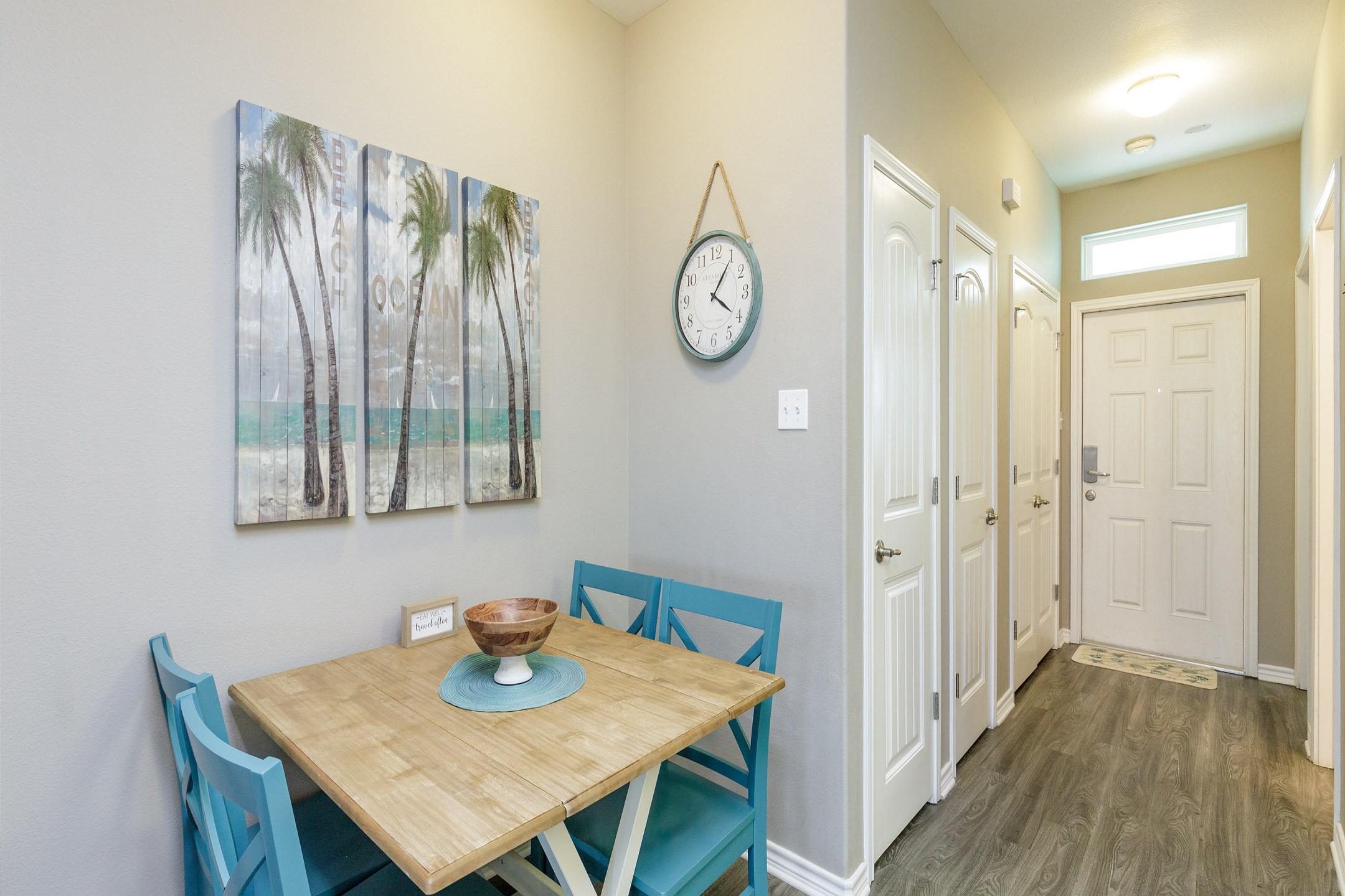 Lovely four top seating in the breakfast nook