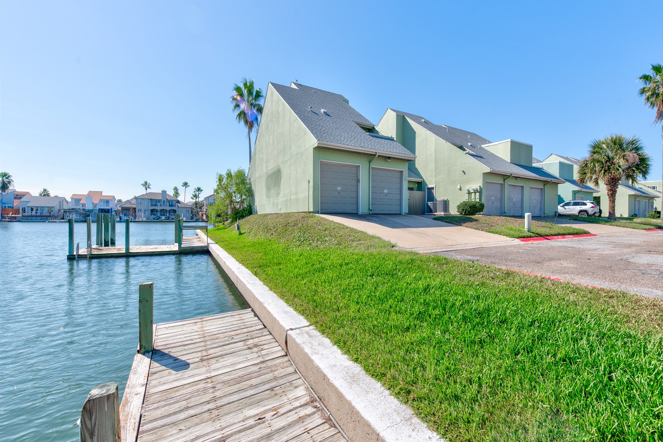 Serene open waters at Puente Vista with multiple boat slips