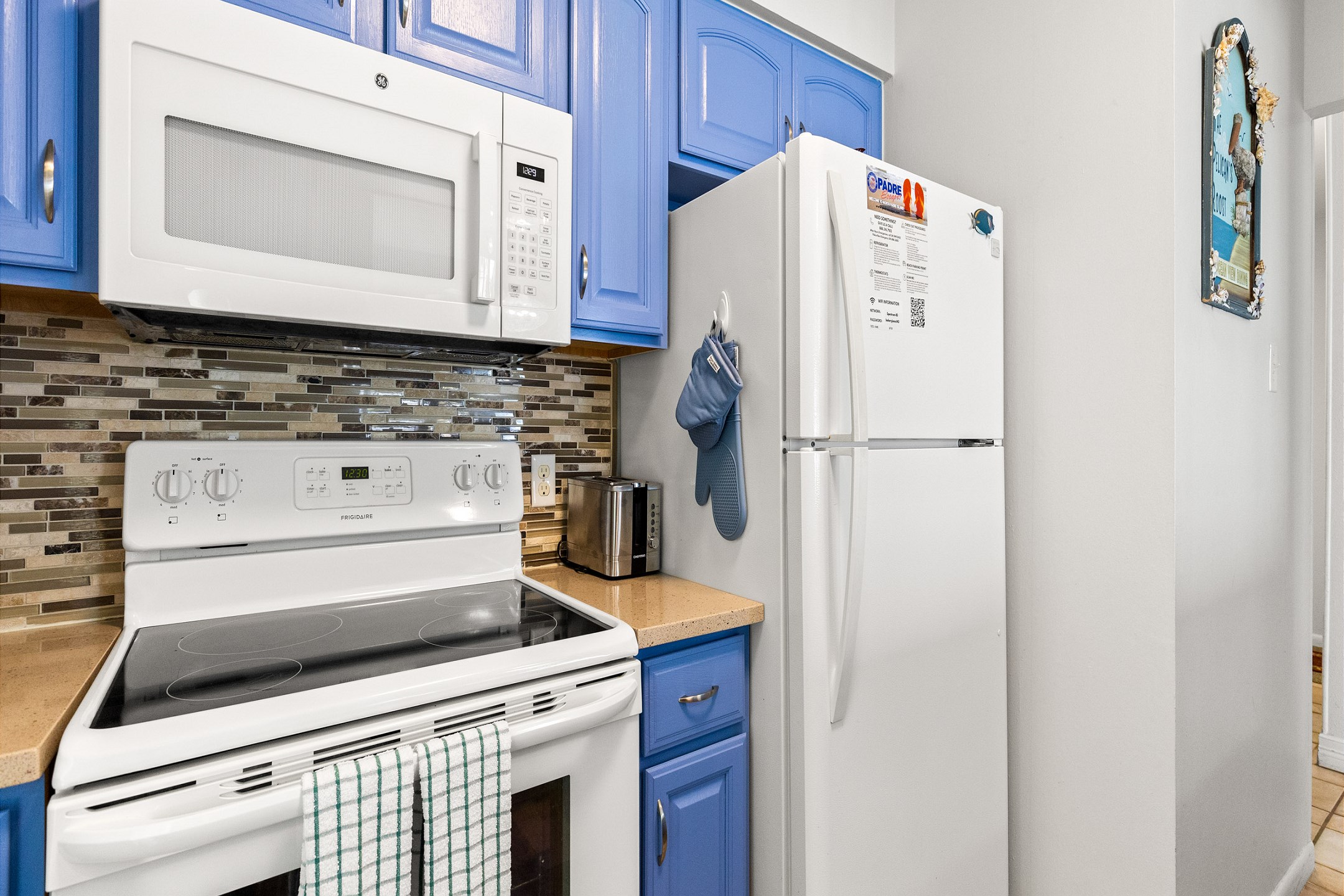 This kitchen is designed for delightful meal preparation during your getaway