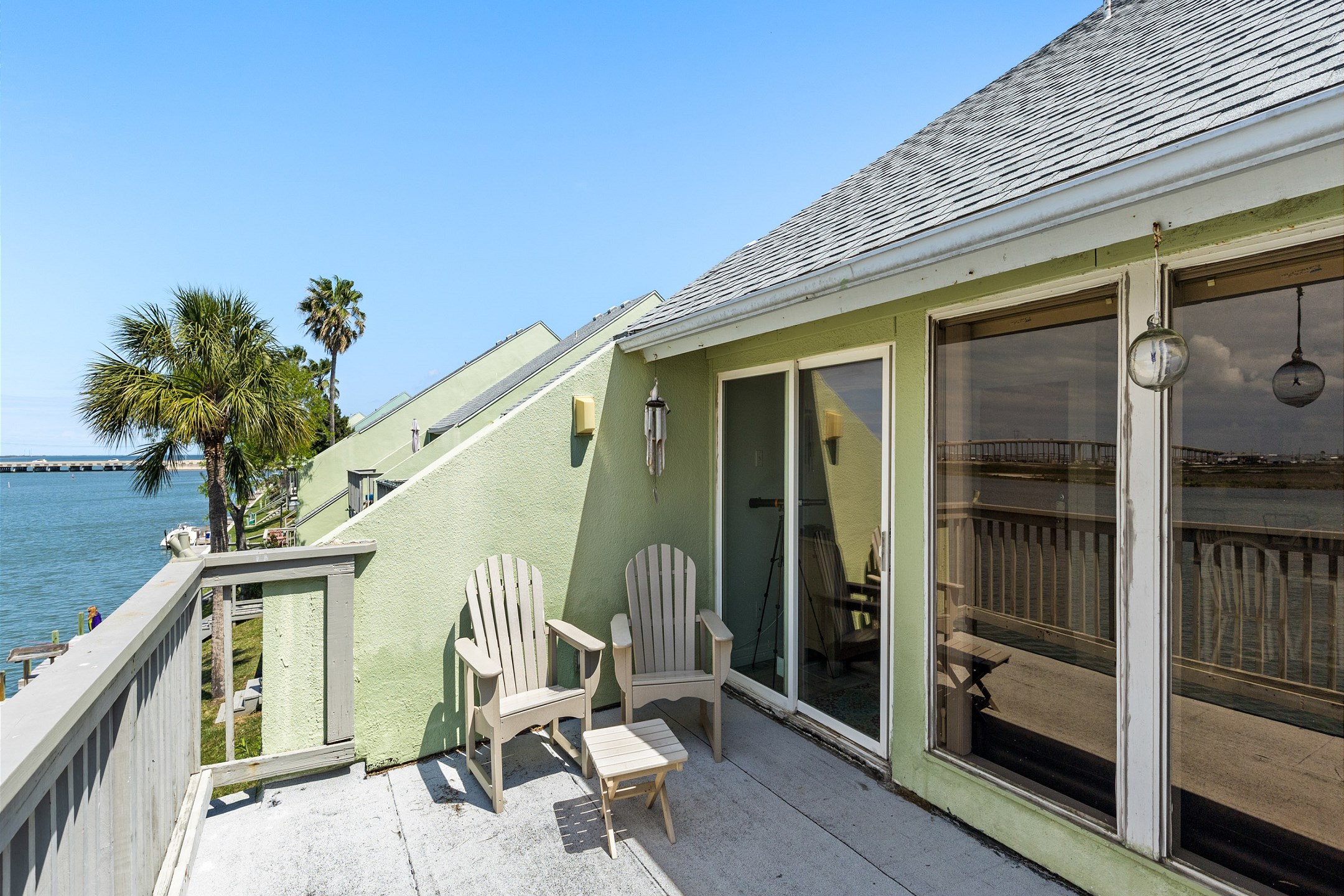 Enjoy the Texas breeze with your favorite beverage while taking in the stunning views