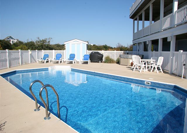 Private Pool: open mid-May to mid-Oct.