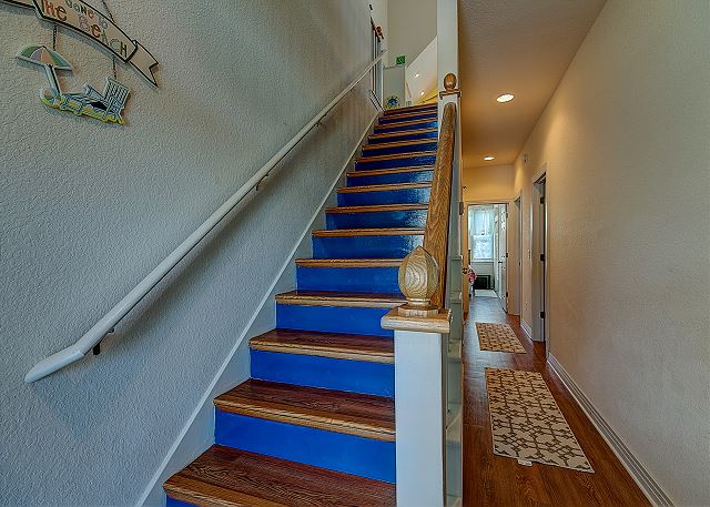 Stairs to Entry Level