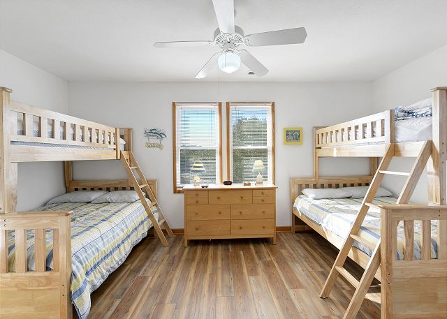 Double Pyramid Bunk Jr. Master Suite - Mid Level