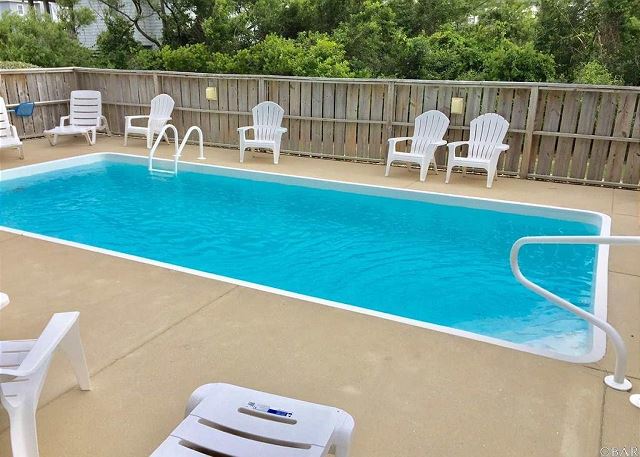 Private Pool-Mid May to Mid Oct.