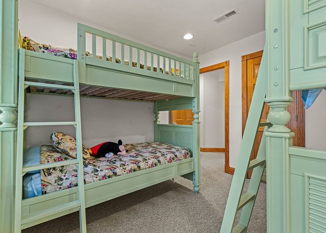 Double Bunk Beds Bedroom - Mid Level
