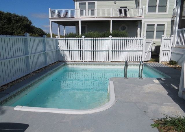 Private Pool: open mid-May to Oct.