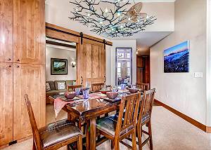 Dining Area with seating for 6