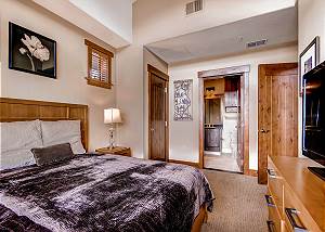 Hibiscus Queen Suite