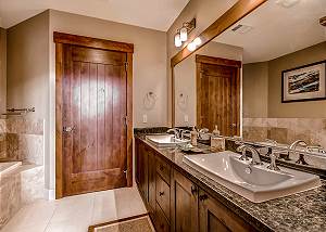 Aspen Meadow Mountain Master Ensuite Bath