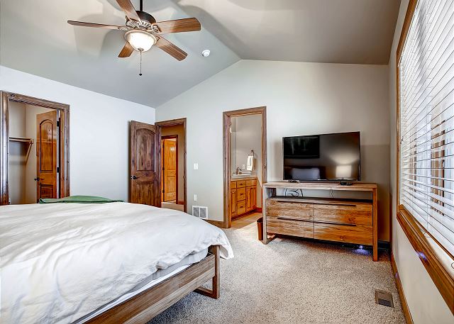 - sleeps 2 in one king, shared bath with Star Shine Room (Jack and Jill arrangement)