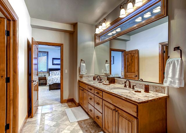 with dual sinks