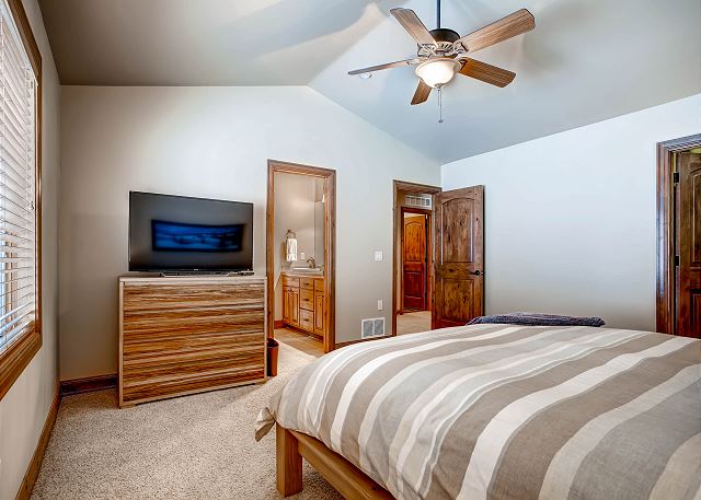 - sleeps 2 in one king, shared bath with Sun Shine King (Jack and Jill)
