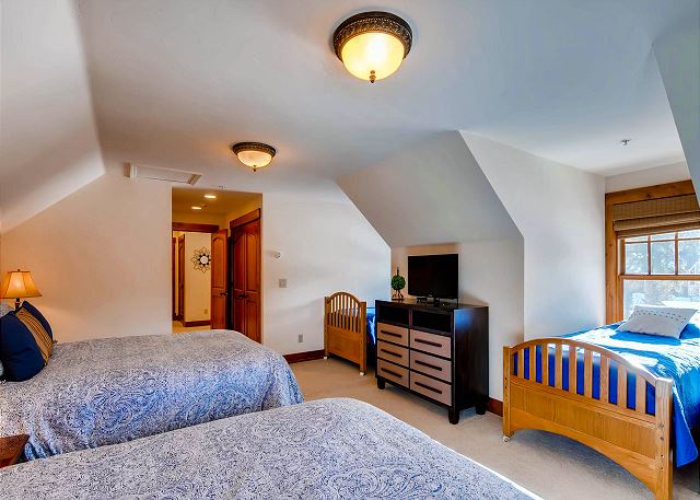 Crystal Peak Queen - two queen beds and two twin beds