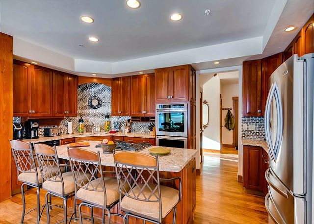 Kitchen - open to Dining Area