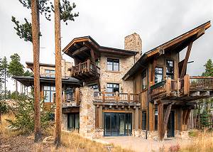 Exterior View of Bella Villa di Montagna