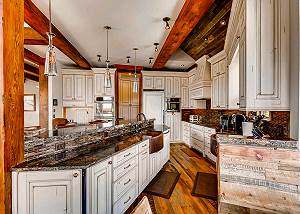 Gourmet kitchen