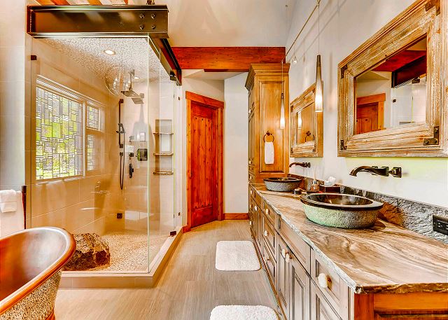 Gold Ingot King Ensuite bathroom