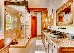 Gold Ingot King Ensuite bathroom