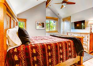 Claim Jumper Queen Suite