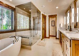 Spacious Rocky Mountain Main Suite
