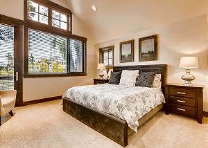 Peak 8 King Suite
