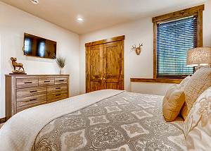 Sawmill King Suite