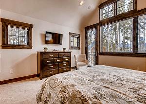 Peak 8 King Suite