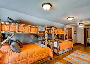 Whispering Pines Family Suite Bunk Room