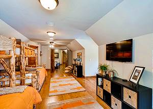 Whispering Pines Family Suite Bunk