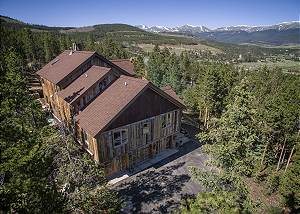 Alpenglow Peaks Lodge