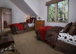 Alpenglow Peaks Lodge