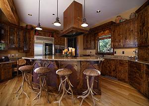 Alpenglow Peaks Lodge