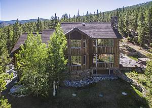 Alpenglow Peaks Lodge