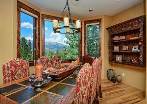 Alpenglow Peaks Lodge