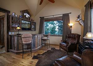 Alpenglow Peaks Lodge